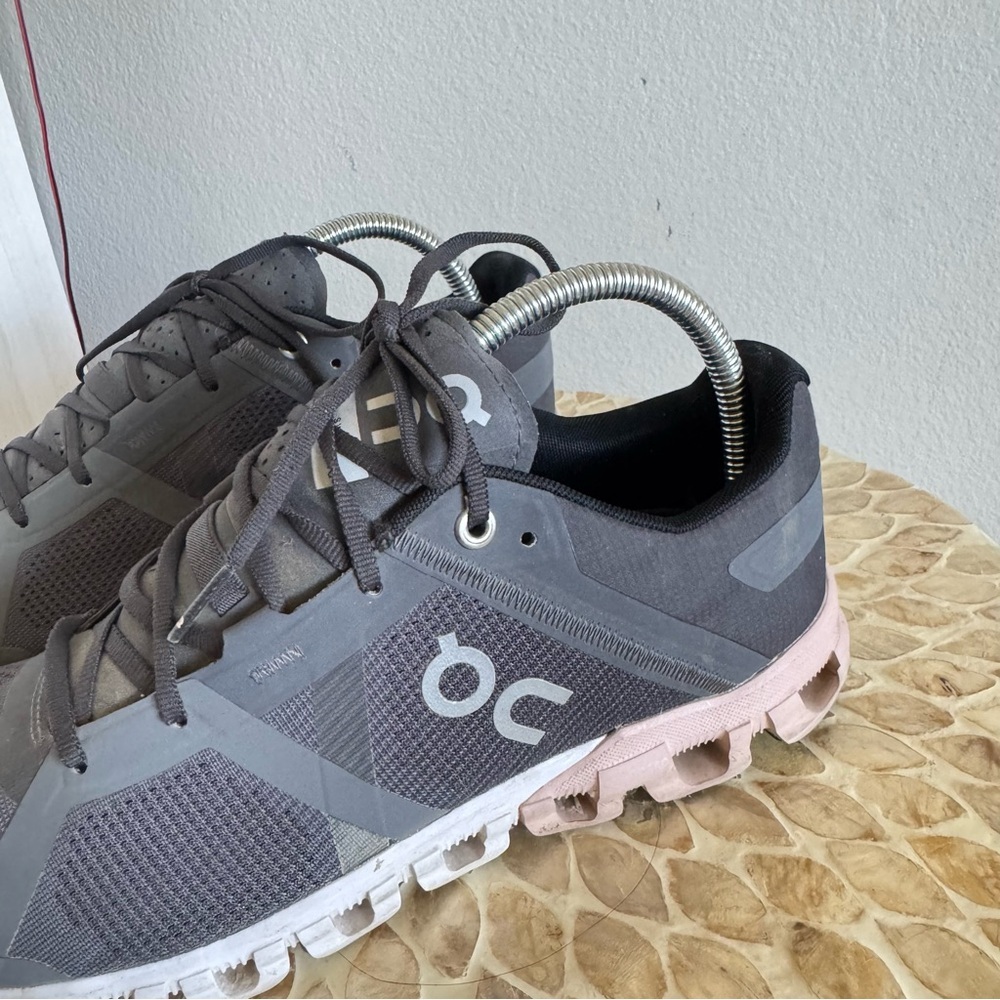 On Cloudflow Rock/Rose Colorway Running Shoes size 9 - Picture 6 of 8